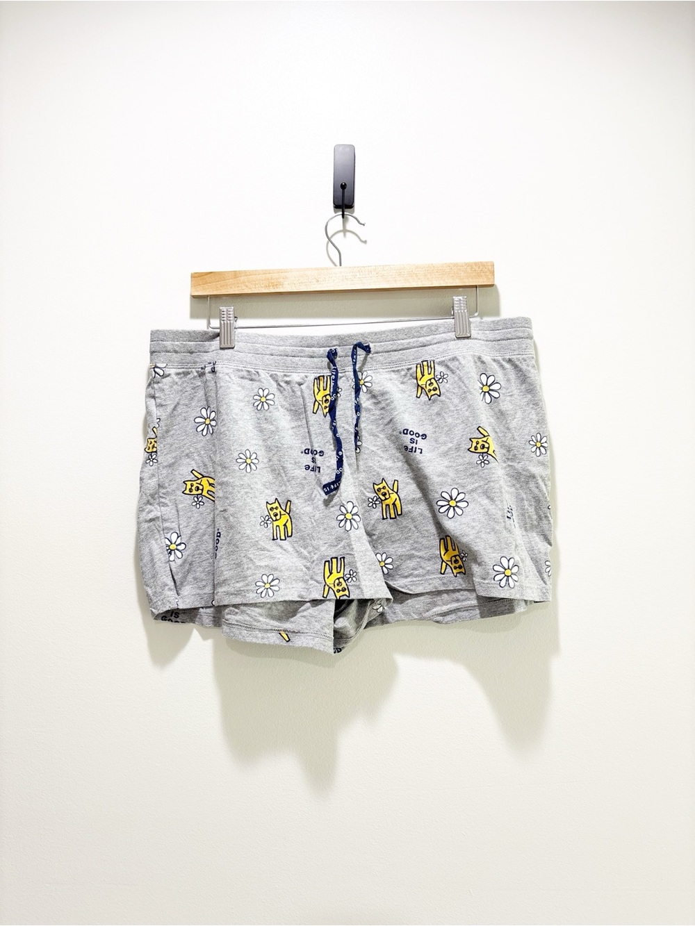 Life Is Good Gray Pajama Shorts with Yellow Dog & White Daisy Print Size XL
